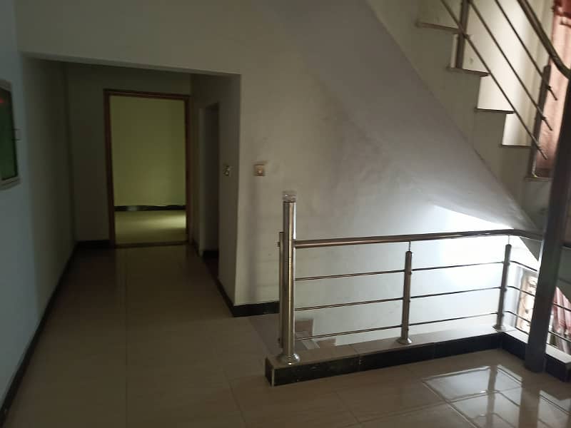 Allama Iqbal Town Separate Gate 10 Marla Upper Portion 5 bedroom For Rent 4