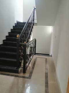 1 kanal Beautiful Corner house upper Protion Available For Rent