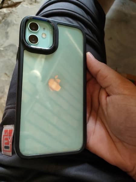 iPhone 11 128GB green colour 9.5/10 condition 8