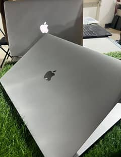 Macbook pro core i9 2018 (15.4 inch)