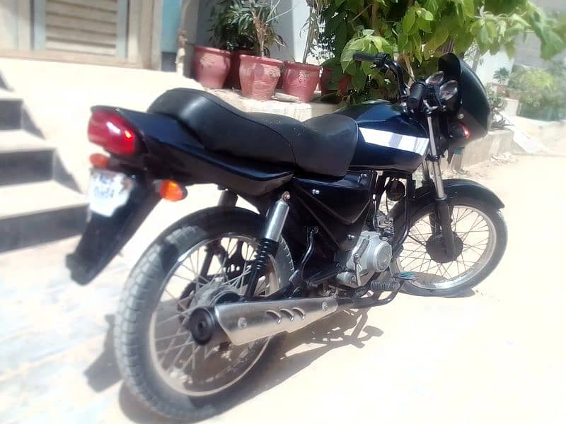 Unique 100cc (Sports look/1st owner) lu or chalao 9