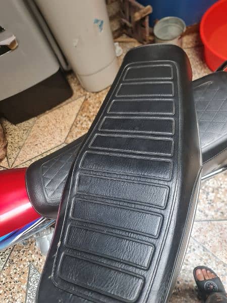 Honda 125 seat genuine 1