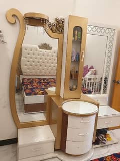 Bedroom set for sale