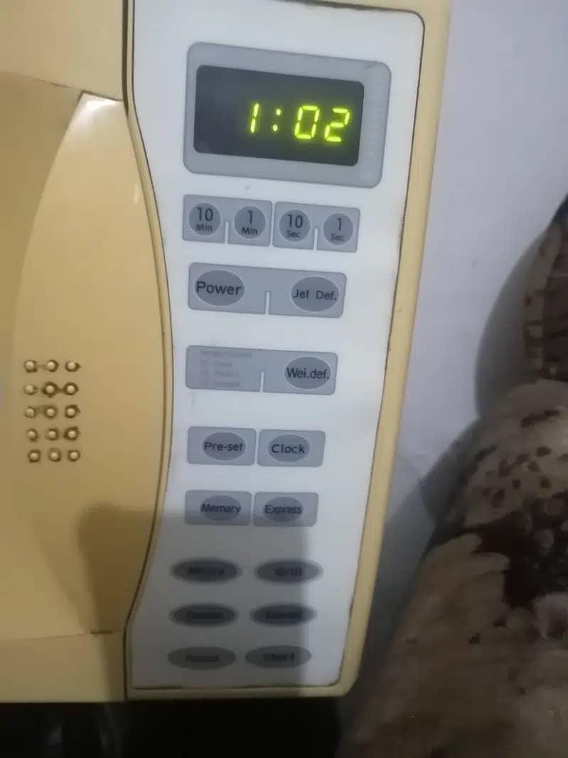 PEL microwave Oven (PMO23) for urgent sale in very reasonable price 4