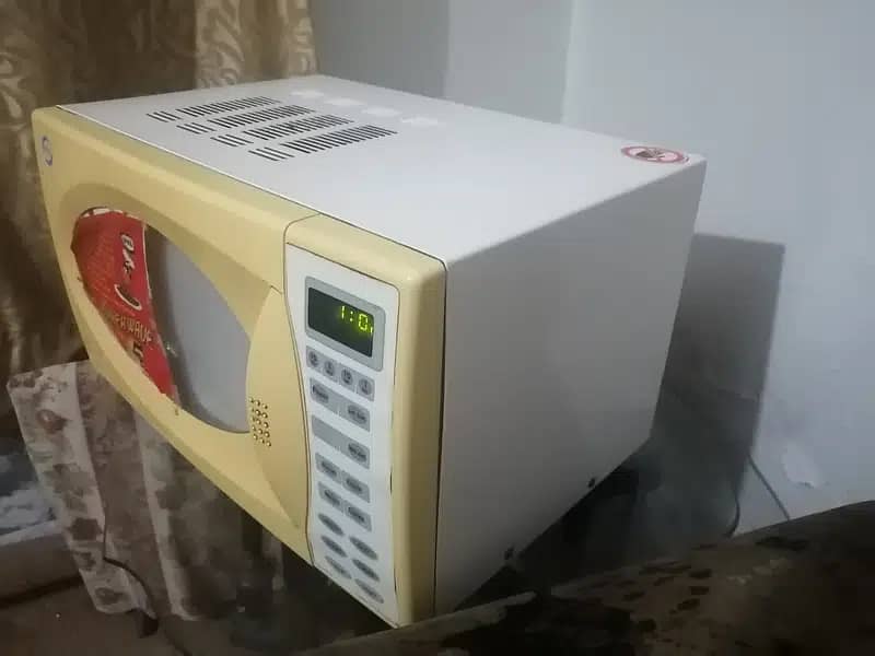 PEL microwave Oven (PMO23) for urgent sale in very reasonable price 2