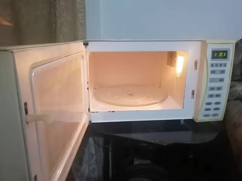 PEL microwave Oven (PMO23) for urgent sale in very reasonable price 3