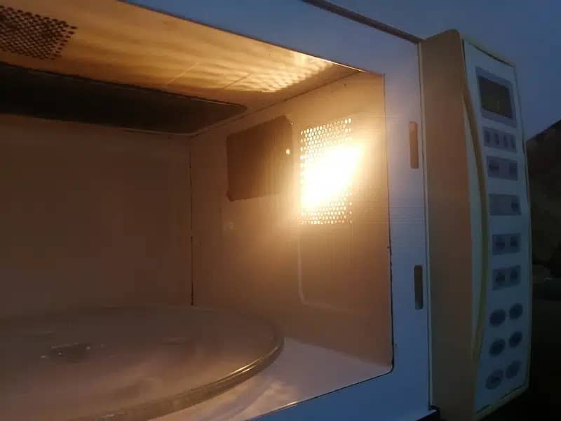 PEL microwave Oven (PMO23) for urgent sale in very reasonable price 6