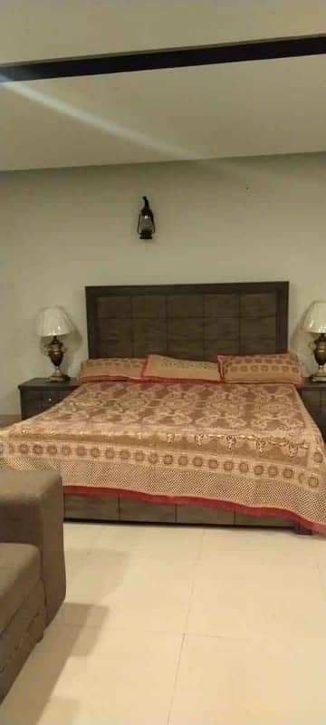 1BED STUDIO FURNISHED APORTMENT IS AVAILABLE FOR RENT IN SECTOR B BAHRIA TOWN LAHORE 9