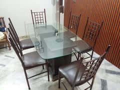 Dining table in good condition 0