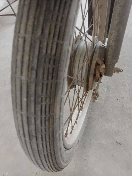 jinan china bike hai 70 har cheez ok hai tyre fraam engine sab ok hai 5