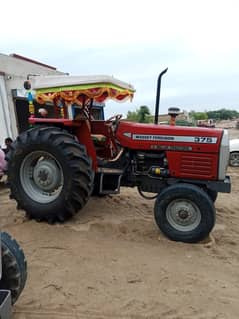 Tactor Massey Ferguson 375 model 2018