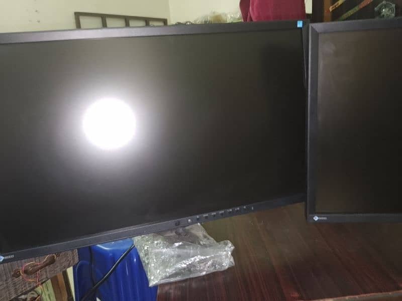 24 inches monitor LCD LED D-Port VGA DVI 3