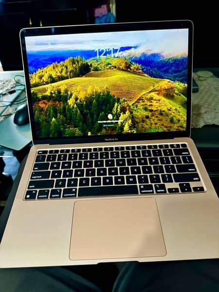 SELLING MACBOOK AIR M1 2020 0