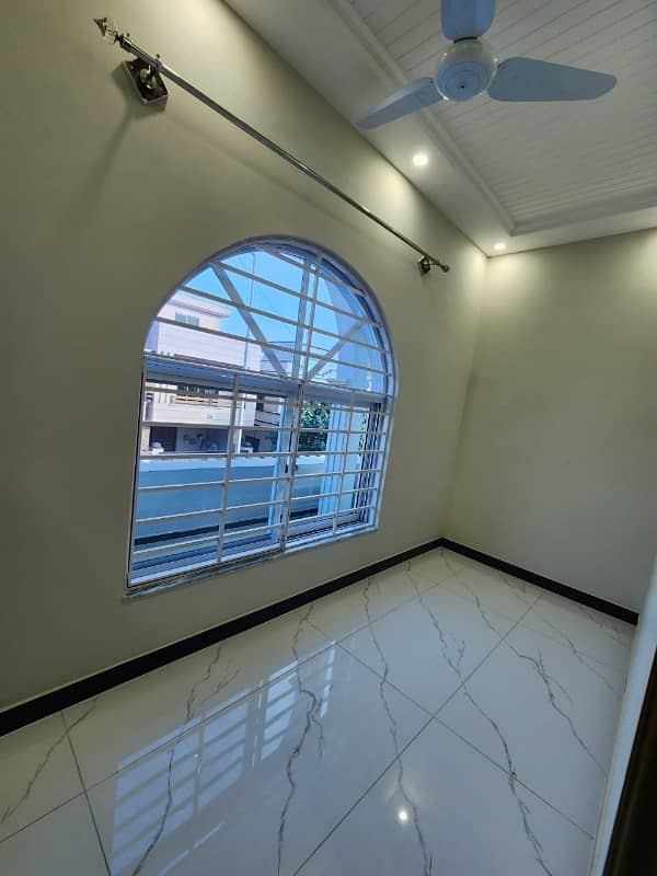 35x70 upper portion for rent in G-13 2