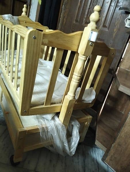 Baby cot brand new 2