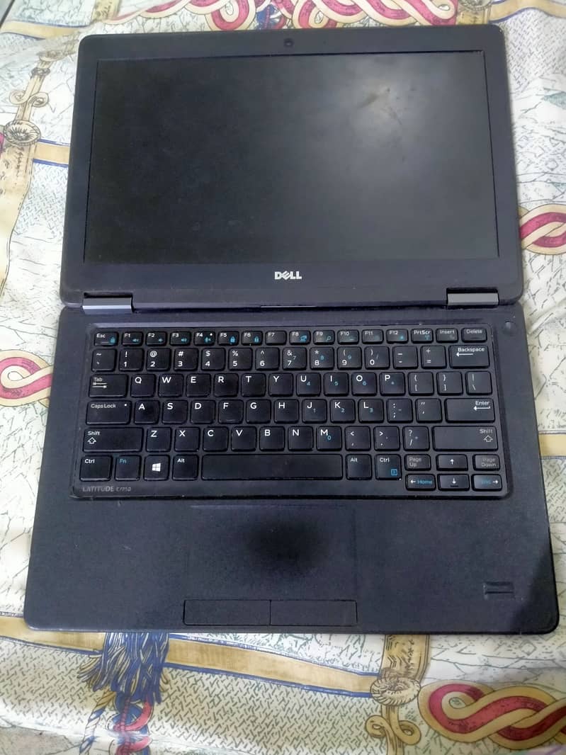 Dell Latitude E7250 Intel Core i7 5th generation. 4/256 SSD 0