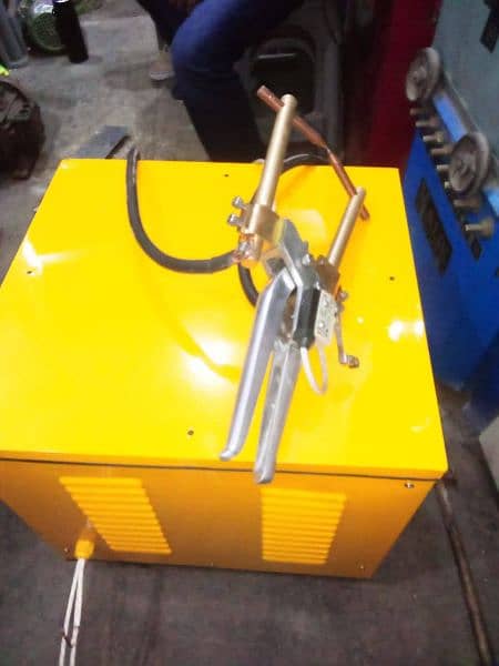 spot welding machine 17