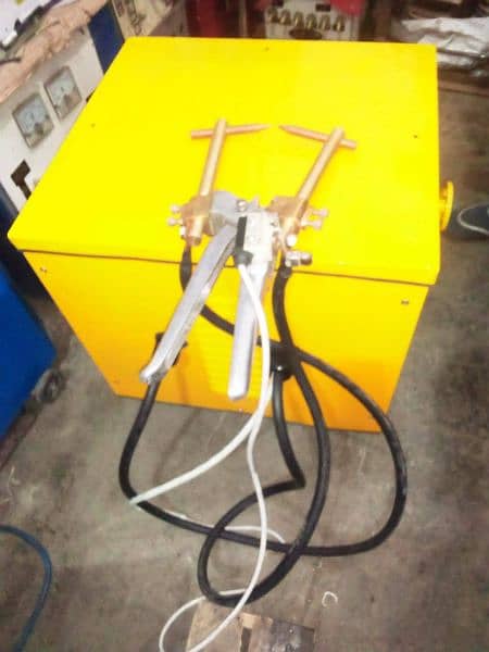 spot welding machine 18