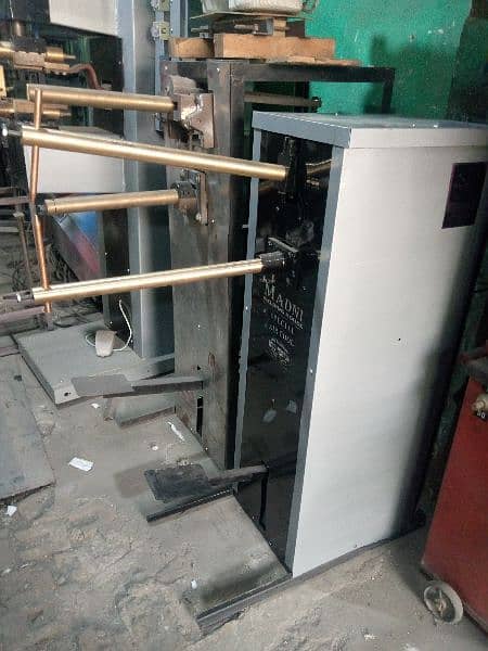 spot welding machine 19