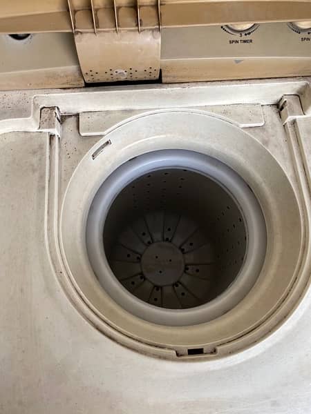 Full Siza Washing Machine and Spinner 6