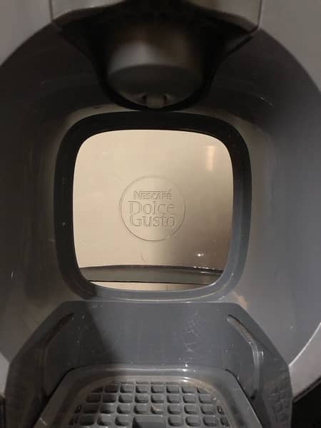 Nescafe Dolce Gusto cold and hot coffee maker 4