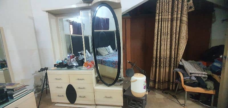 bedroom set with wardrobe for sell 1