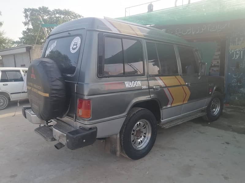 Mitsubishi Pajero 1986 9