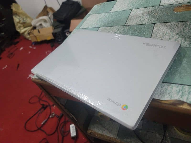 Toshiba Laptop Chromebook 14 inch Display 3