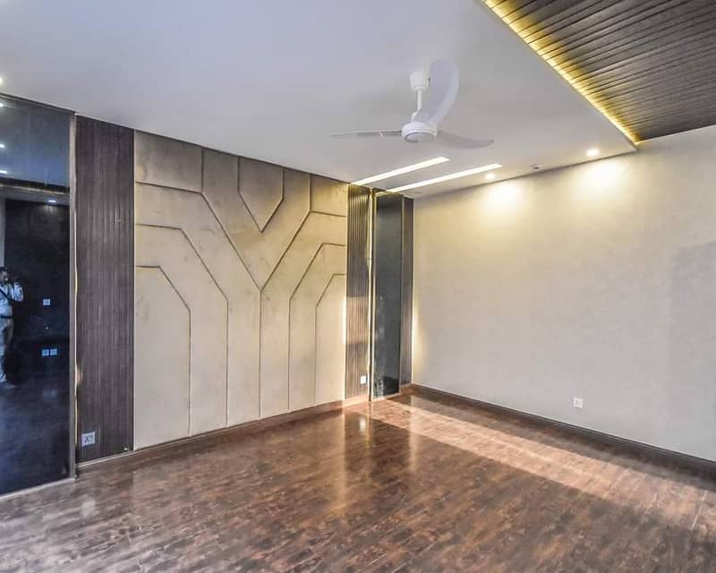 1 Kanal Full House Available For Rent In DHA Phase 5 Lahore 9