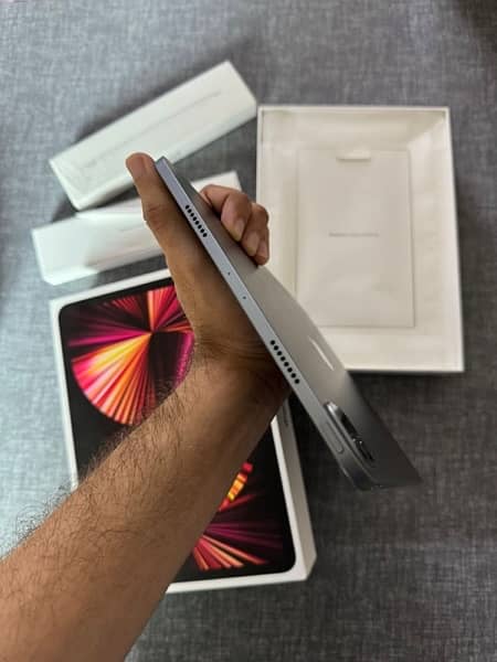 iPAD PRO (11 inch) 3rd generation M1 chip COMPLETE BOX 2