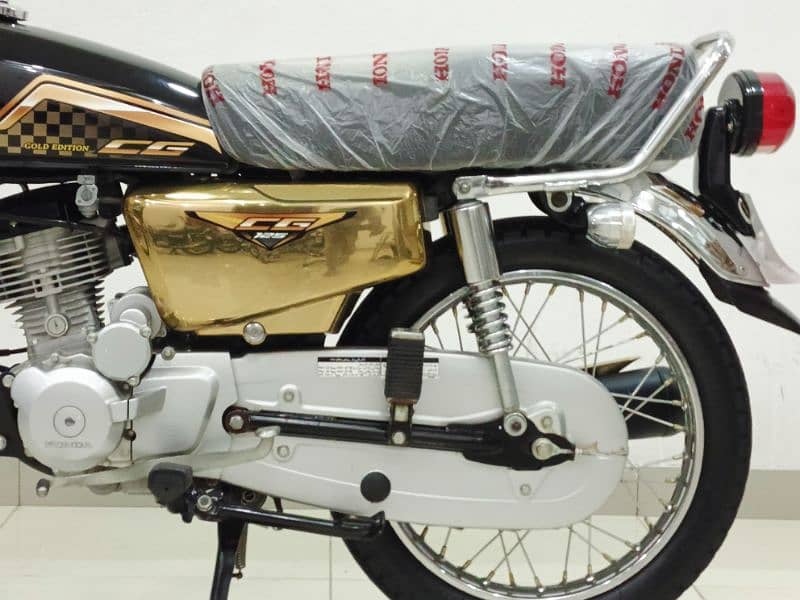 Honda CG 125 2024 Model  Gold Edition 5