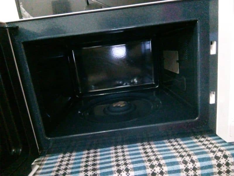 Samsung microwave oven for sale. 0