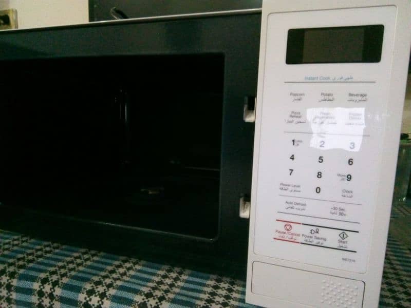 Samsung microwave oven for sale. 7