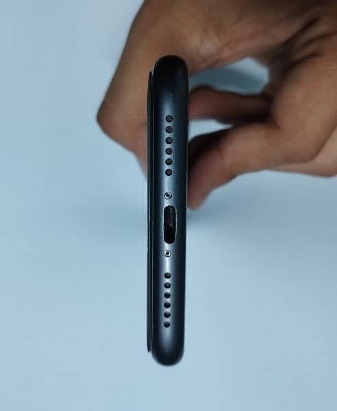 iPhone 11 PTA Approved (Official Mercantile) 4