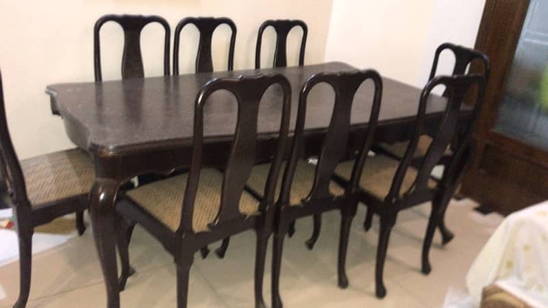 Dining table with 6 chaors 1