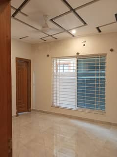 10 Marla Double Unit House, 5 Bed Room With Attached Bath, Drawing Dinning, Kitchen, T. V Lounge, Servant Quarter On Top With Attached Bath