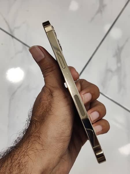 iphone 12Pro gold 3