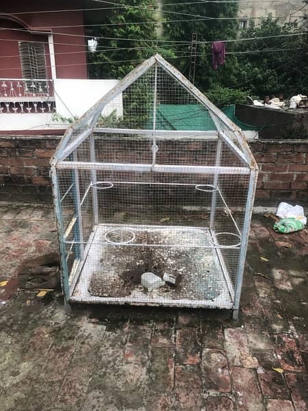 Iron Cage For Sale In Good Condition. 1