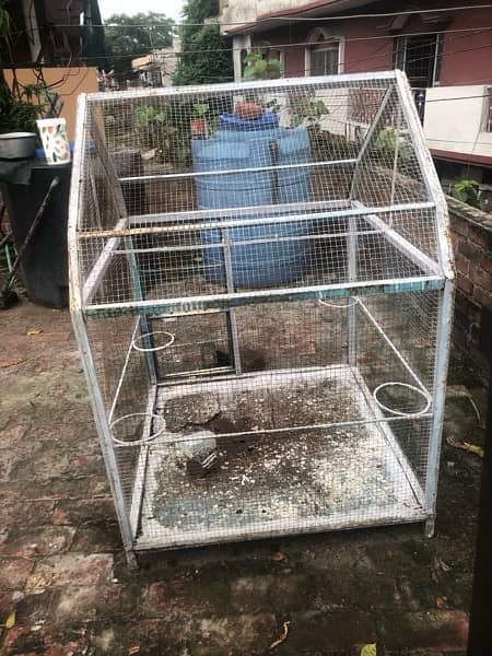 Iron Cage For Sale In Good Condition. 2