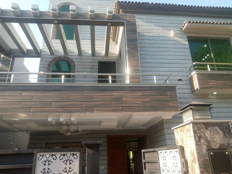 10 Marla Brand New House for rent in Bahria Town Lahore 1