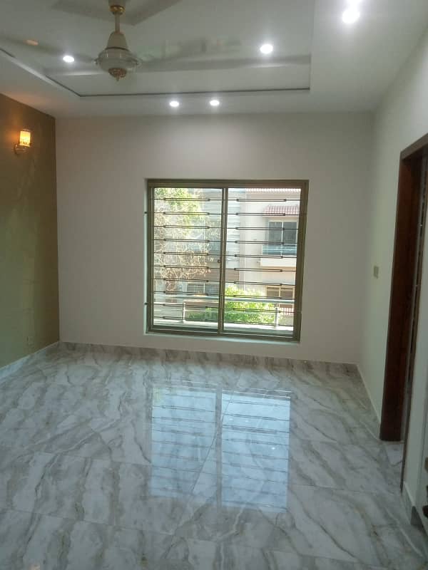 10 Marla Brand New House for rent in Bahria Town Lahore 21