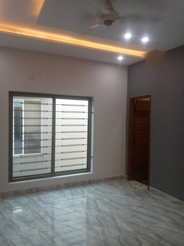 10 Marla Brand New House for rent in Bahria Town Lahore 28