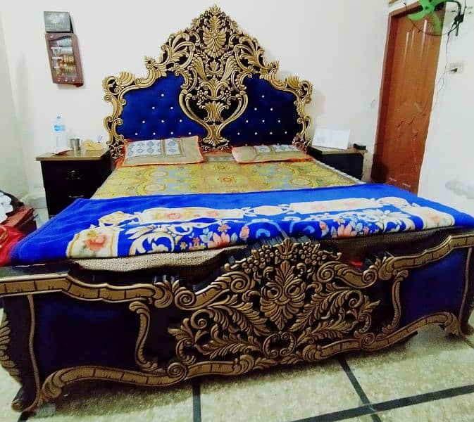 King Bed, Two side Tables, Dressing Table for salle 0