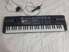 Electric rechargeable keyboard piano