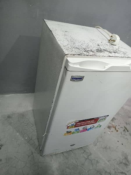 GEEPAS room fridge faster cooling and energy saving good condition 7