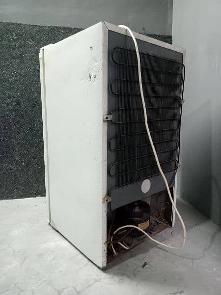 GEEPAS room fridge faster cooling and energy saving good condition 11