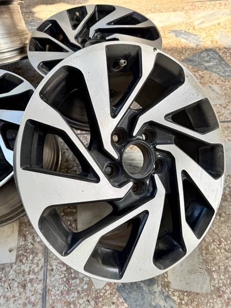 Honda Civic X 2016-2017-2018 model 16 inch rims original condition 4