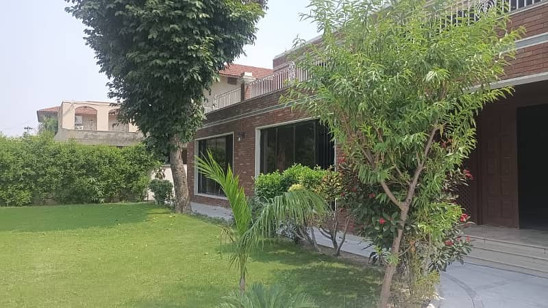 2 Kanal Lower portion Upper lock with basement 4 bed attach bath drawing dining tv lounge kitchen available for rent in DHA Phase 3 33