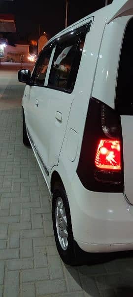 Suzuki Wagon R 2018 13