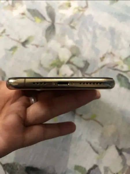 Iphone 11 pro max 256 gb gold colour 4